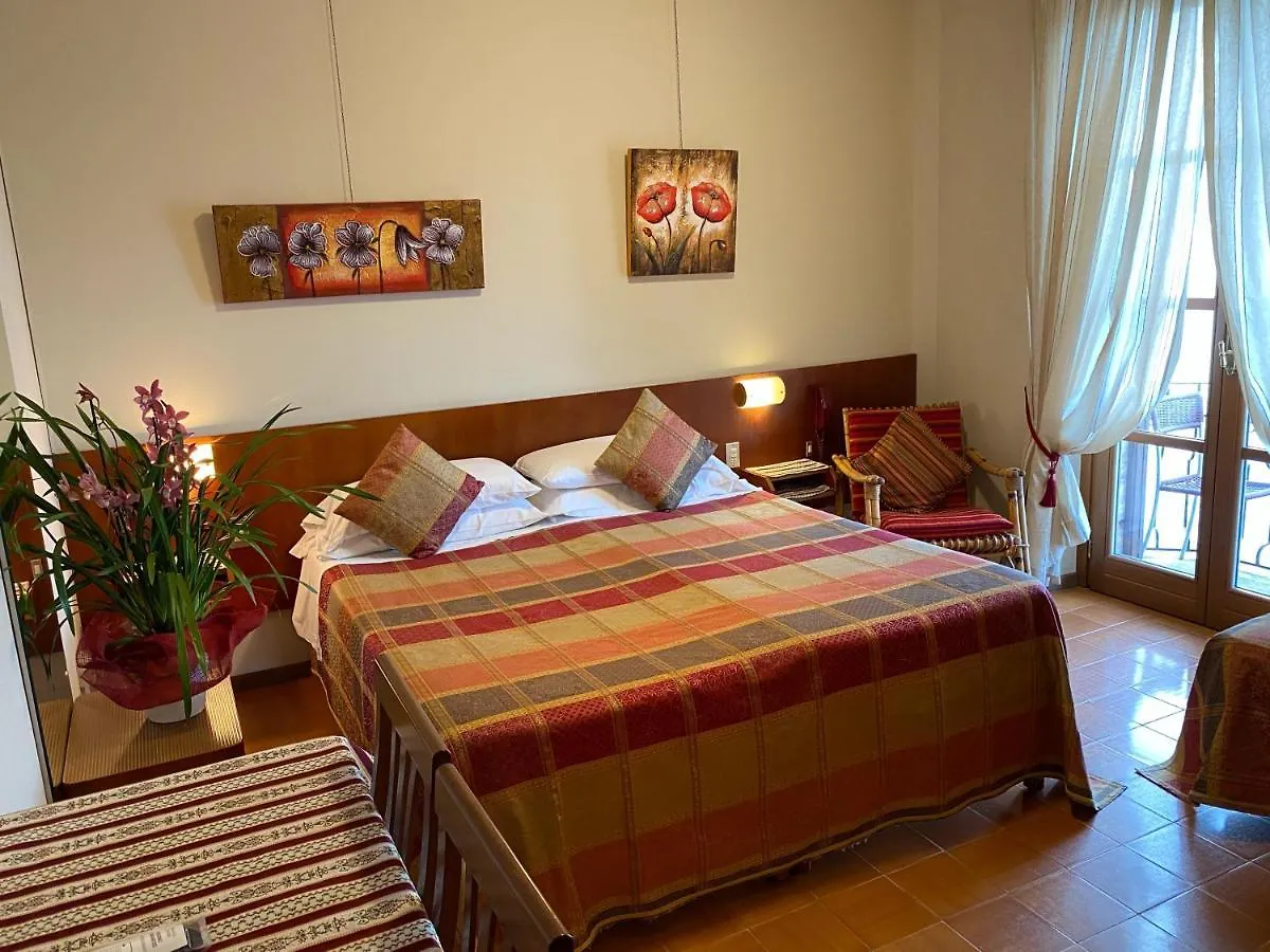 Hotel Grifone Sirmione 2*,